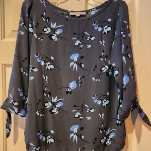 Loft Women's Black and Blue Floral Top